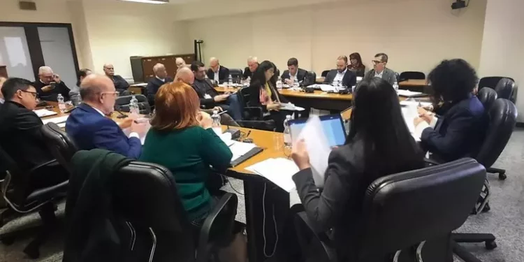 Sanità: sindacati, la riforma non serve, ripartire dai territori