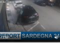 Cagliari, tenta di rubare nell’auto parcheggiata: suona l’allarme e il video diventa virale