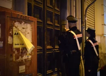 Sorpresa a creare cristalli di ketamina in casa, arrestata