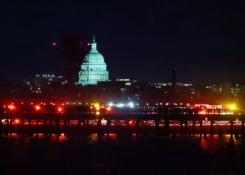 Tragedia a Washington: scontro fra un aereo e un elicottero militare, almeno 18 morti