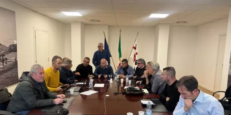 Vertenze Sulcis: Cgil, Cisl e Uil occupano assessorato del Lavoro