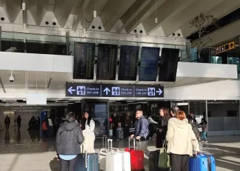 A Natale in volo i prezzi dei biglietti aerei, +21,6%