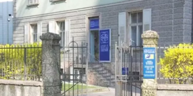 Svuotano il conto con false generalità, la banca deve risarcire