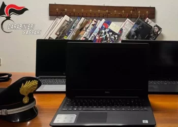 Appiccò incendio e rubò tre computer ad Alghero, denunciato