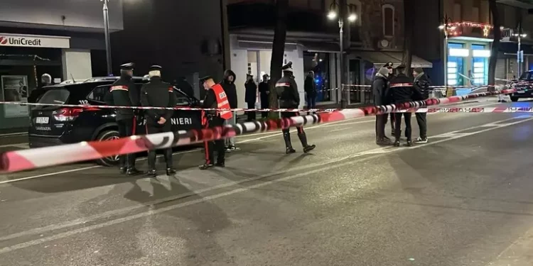 Accoltella i passanti a caso, terrore a Villa Verucchio (Rimini): alla fine un carabiniere lo uccide
