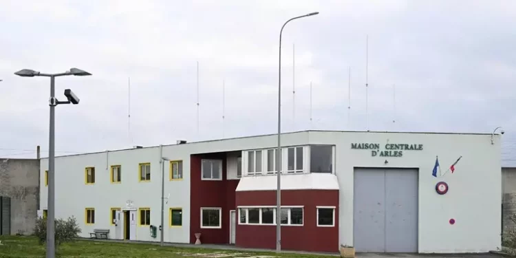 Francia, presa di ostaggi nel carcere di Arles