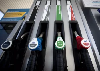 La benzina sale a 1,8 euro al litro, +3 centesimi da fine 2024