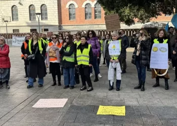 Docenti precari, ‘riforma Statuto sardo per salvare le cattedre’