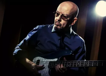 Enrico Ruggeri, ‘se iniziassi oggi a cantare sarei un clochard’