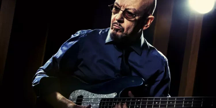 Enrico Ruggeri, ‘se iniziassi oggi a cantare sarei un clochard’