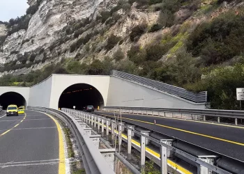 Lavori nella galleria Chighizzu, statale 131 chiusa la notte