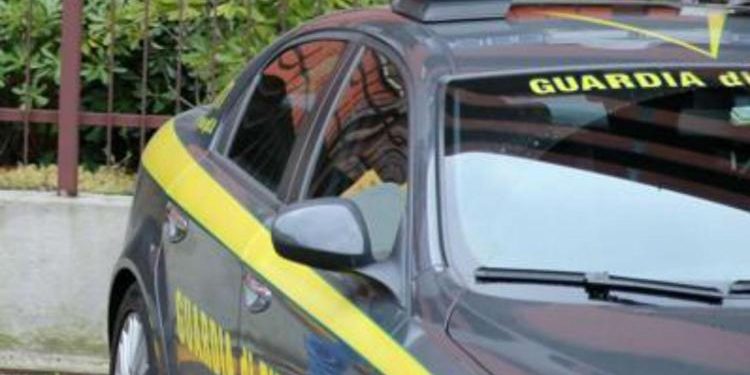 Catanzaro, corruzione e truffa: 12 misure cautelari per universitari e dirigenti Asp