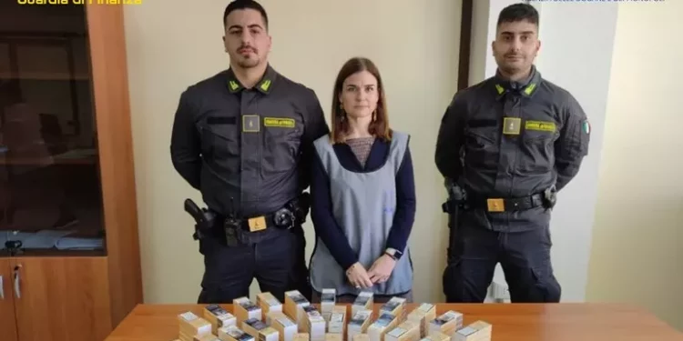 Sequestrati 1.300 sigaretti a passeggero sbarcato a Porto Torres