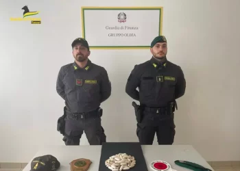 Quasi un chilo di cocaina in corpo, corriere arrestata a Olbia