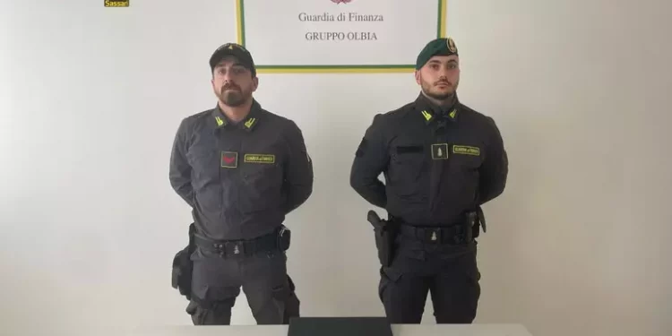 Quasi un chilo di cocaina in corpo, corriere arrestata a Olbia