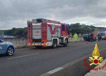 Si ribalta sulla SS 131: un ferito