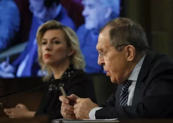 Mosca, ‘Roma non può partecipare al processo di pace per Kiev’