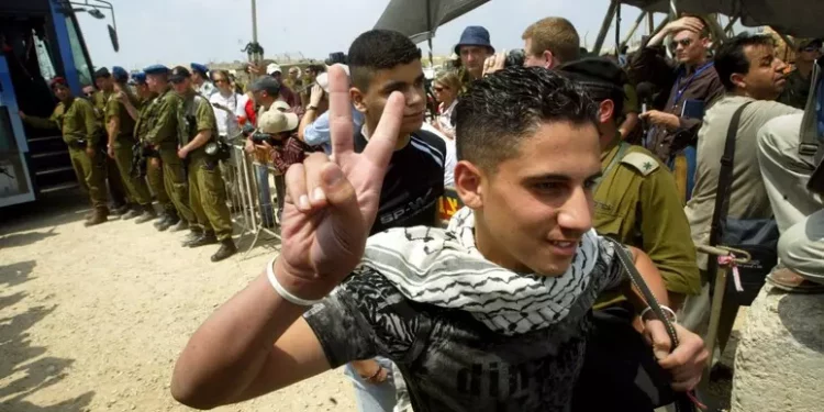 ‘Israele rilascerà 250 palestinesi per 5 soldatesse’