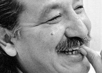 Dopo 50 anni in carcere l’attivista indigeno Leonard Peltier “liberato” da Biden