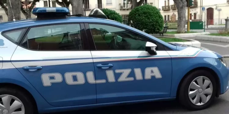 Nasconde la droga vicino agli uffici della Questura, arrestato