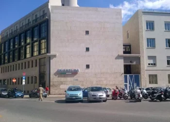 Agenti feriti dopo inseguimento di un’auto rubata a Cagliari