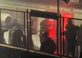 Castellammare di Stabia: ultras assaltano treno con tifosi del Sorrento a bordo