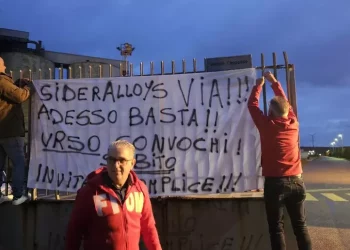 Operai e sindacati di Sider Alloys, ‘urge vertice al Mimit’