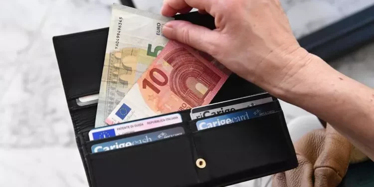 La retribuzione media oraria 16,40 euro, gender pay gap al 5,6%