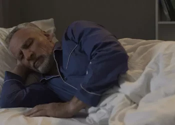 La fase del sonno in cui si sogna potrebbe difendere dall’Alzheimer