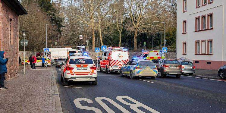 Terrore in Germania, attacco con il coltello al parco: almeno due morti