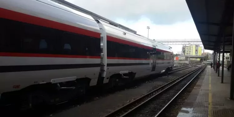 Treno Sassari-Cagliari travolge una mucca, stop al collegamento