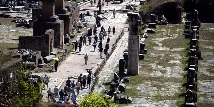 Turismo, 458,5 milioni presenze nel 2024 con +2,5% sul 2023