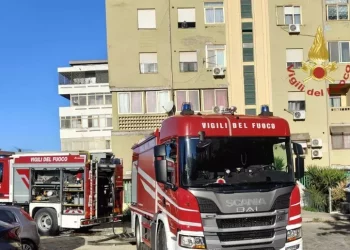 Contatori in fiamme e palazzo evacuato, un bimbo in ospedale
