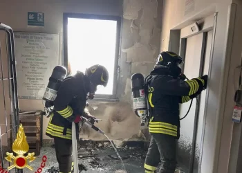 Olbia, incendio in ospedale: a fuoco un carrello degli addetti delle pulizie
