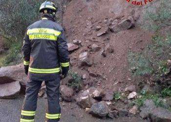 Maltempo nella notte nel Nuorese: smottamenti e diverse voragini