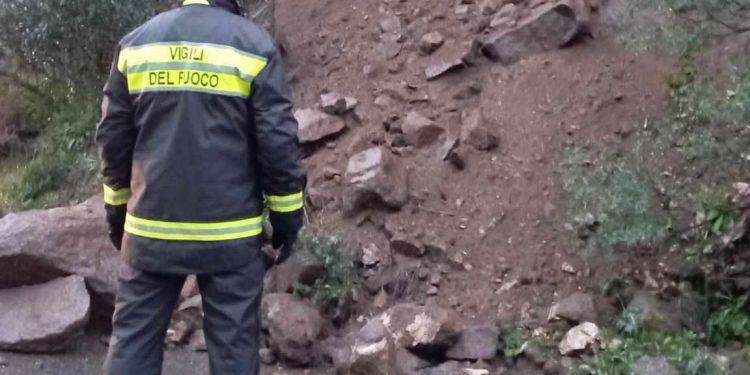 Maltempo nella notte nel Nuorese: smottamenti e diverse voragini