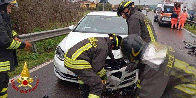 San Nicolò D’Arcidano, scontro tra auto: due persone ferite
