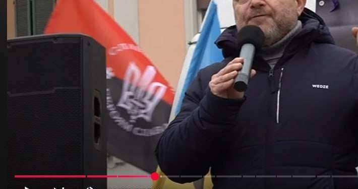 Bologna, assessore del Comune (vicino al Pd) alla manifestazione pro Kiev  insieme ai nazionalisti