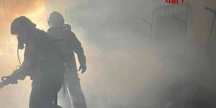 Incendio abitazione a Oliena, intervento dei Vigili del Fuoco