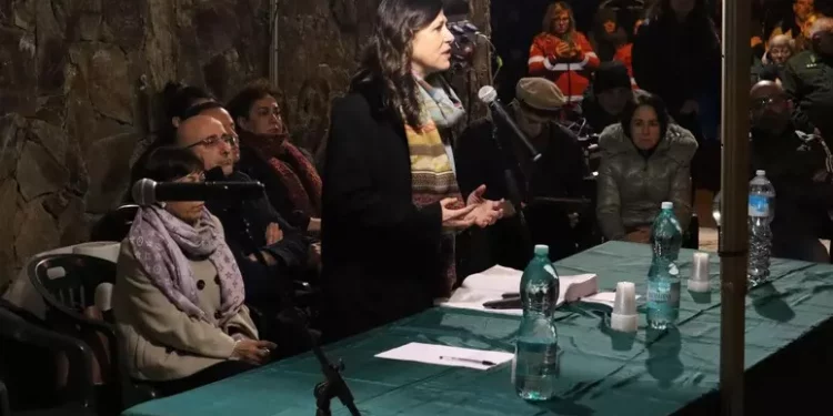 A Siniscola Consiglio comunale in piazza contro gli attentati