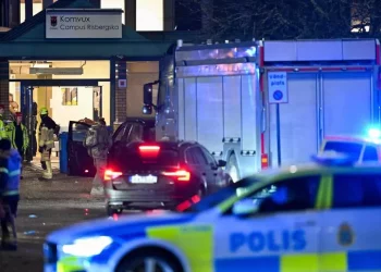 Attacco a colpi di arma da fuoco in una scuola in Svezia, ‘una decina di morti’