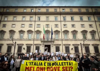 Conte, manifestazione contro caro bollette a Roma prima di Pasqua
