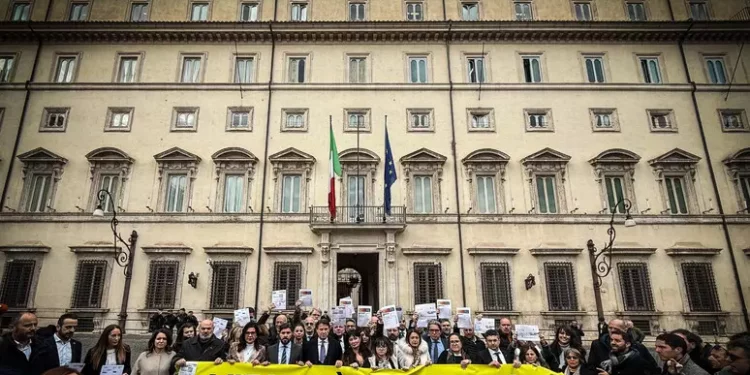 Conte, manifestazione contro caro bollette a Roma prima di Pasqua