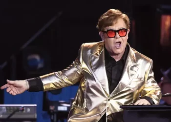 Elton John, l’album Who Believes in Angels? esce il 4 aprile