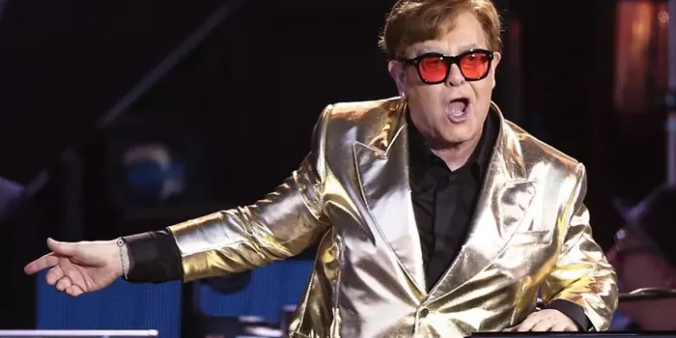 Elton John, l’album Who Believes in Angels? esce il 4 aprile