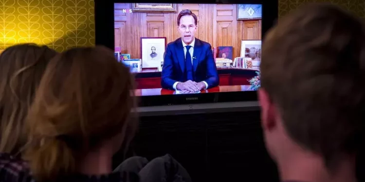 Lo streaming piace alle famiglie, 8 ore insieme alla settimana