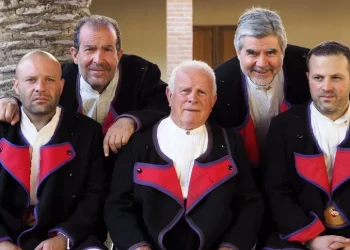 L’omaggio dei Tenores di Neoneli a Gigi Riva e Joyce Lussu