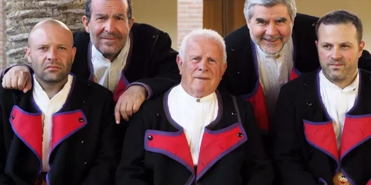 L’omaggio dei Tenores di Neoneli a Gigi Riva e Joyce Lussu