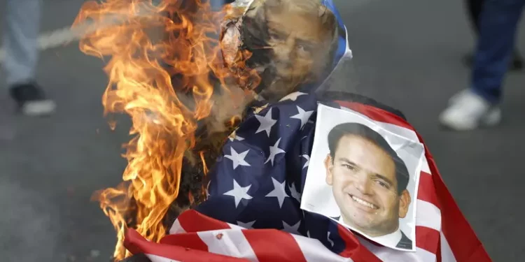 Proteste antiamericane a Panama alla vigilia della visita di Rubio