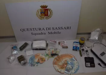 Cocaina e marijuana in casa, sassarese in manette